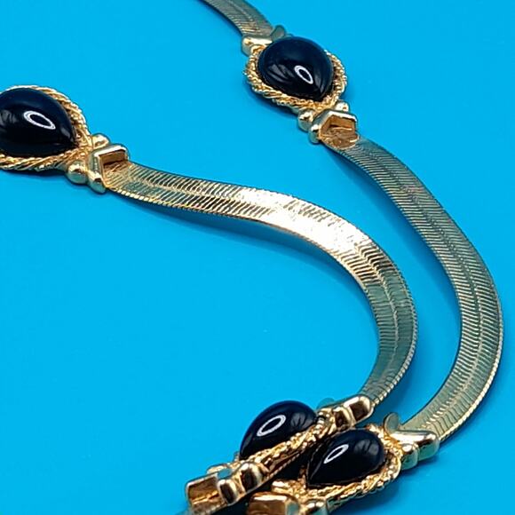 Vintage Herringbone Chain Necklace, Black Teardrop Cabochons, Vintage Jewelry - Picture 10 of 11